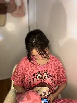 Anna-a - 完成目标，24小时内打赏最多的前三位哥哥每人一张美照诱惑