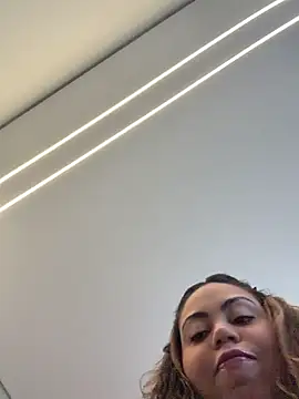 LariiHotWife - Plug no cuzinho
