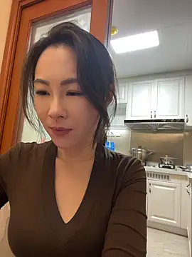 Eva10069 - 👀户外楼梯间露双乳
