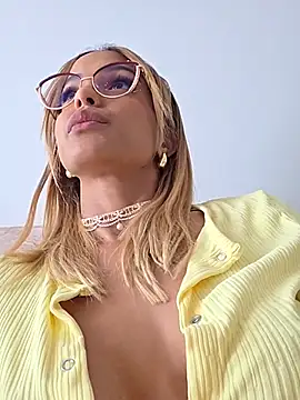Luna_latindoll - Oil in my boobs🍒