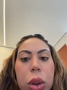 LariiHotWife - Plug no cuzinho