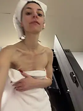 AmelieCrystal - show you my titties >_<