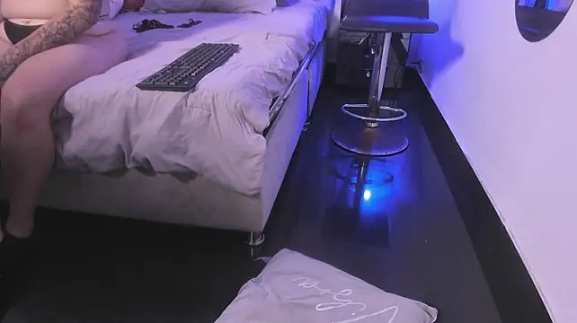 Mia-rouses - SHOW SPANK ASS 😈