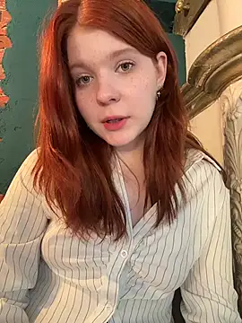 Freaky__Nikki - play with naked nipples