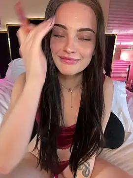 KarissaChantelle - Oil My Booty & Shake It In Ur Face 🍑