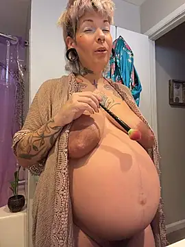 Eva_Monroe- - Milky Titty Squirts