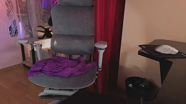 NellyOrion - MASSAGE TITS WITH CREAM