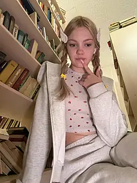 Elsawhere - pants on knees + shake ass + LT🔞PHOTO