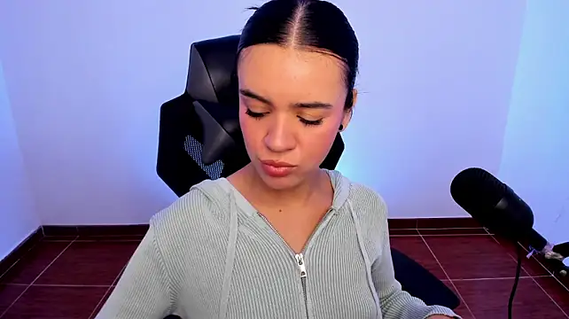 Isabellawhitmore - Flash tits