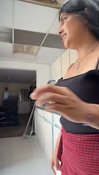 Afroditapoloo - Take off pants