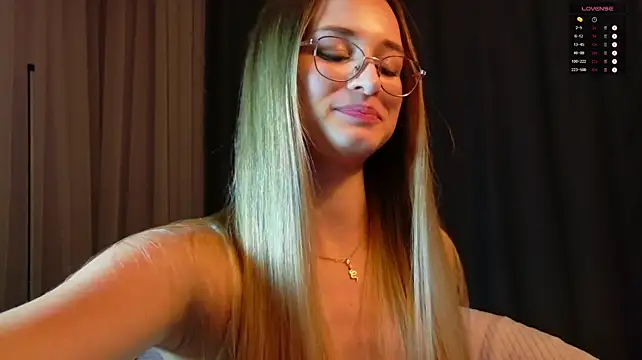 Tiffanyhunt - Can you help me cum here?