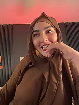 Malika_Noor - I rub my ass and it throbs.