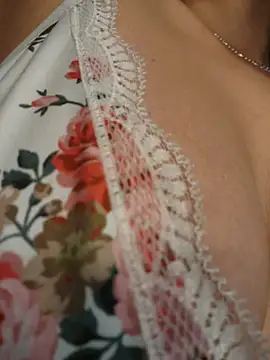 Lucy_Marin - BLOWJOB LICKING CHOCOLATEOF YOUR COCK🍫
