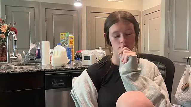 ItsKaylaa - oil my nipples and ass close to cam