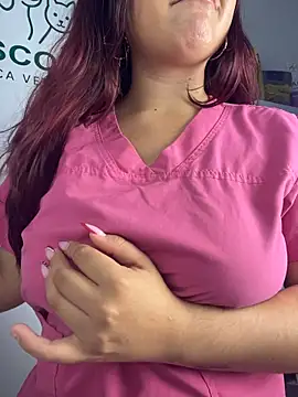 Nahomy_benet - completely naked under the table
