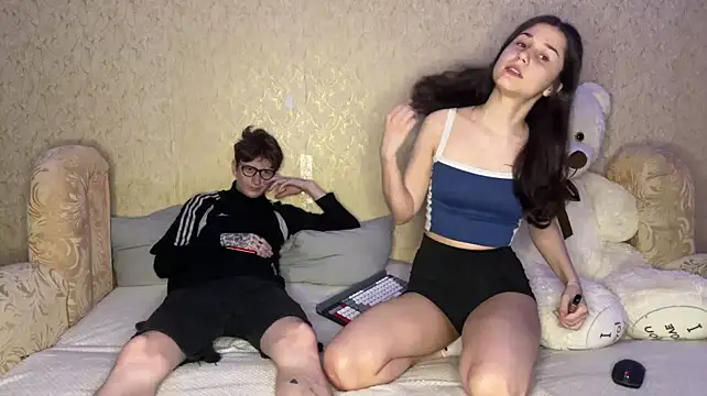 Baby_lesi - take off her shorts