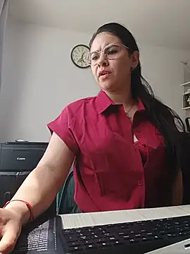 Paolitha25 - 🔥Get completely naked in the office🔥
