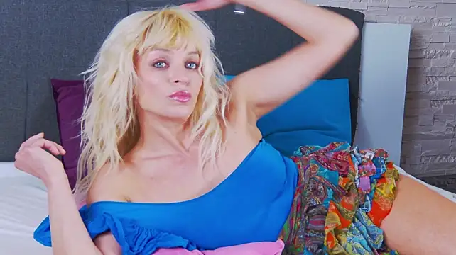 BritneyHudsonn - Naked dance