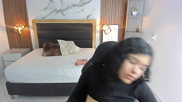 LAILAMORFY - show pussy + spit in pussy
