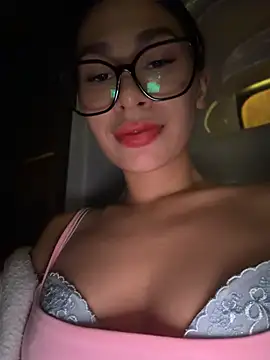 Aria51 - push bare boobs to bus window😱
