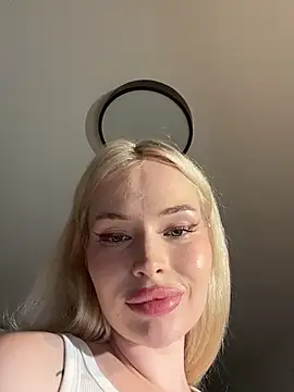 Vladamais - blowjob with two dildos