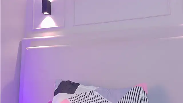 NaomiKlarc - 5 spanks from my hot female friend🍑🔥