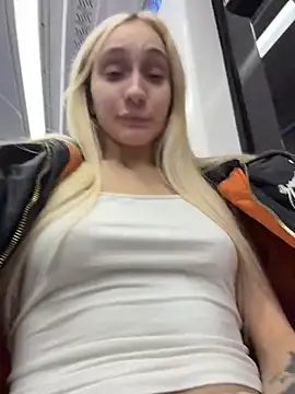 Pink_Kiss - Flash nipples in tram 🚋🥵