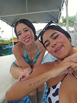 SAMY_AND_ARI - One girl show boobs in public