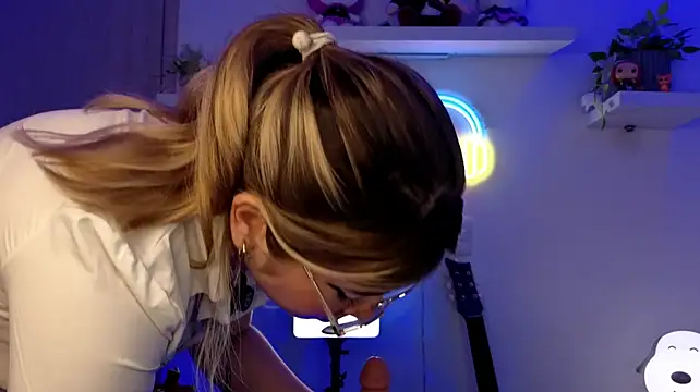 EmilyMiller_ - TITS OUT + SHAKE ASS