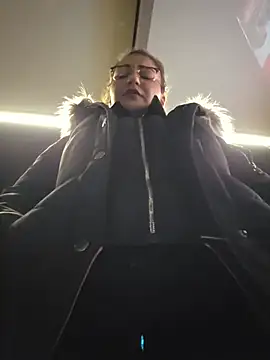 Hausverbot3 - Zieh die jacke komplett aus