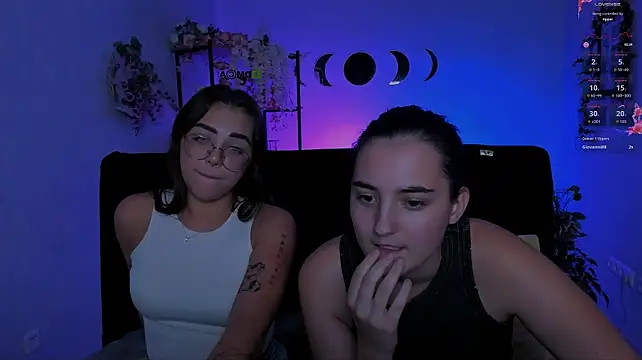 Kiki_swan - show tits