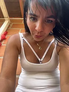 LuxeBrunetteXXX - CLEANING GIRL FINGERING PUSSY OUTDOORS