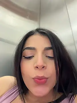 ArieliciousXXX - FINGERING PUSSY IN PUBLIC😈