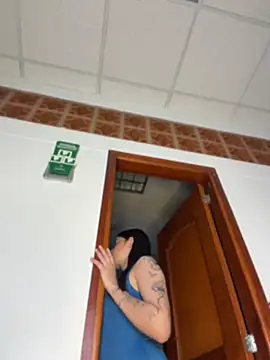 ArieliciousXXX - FINGERING PUSSY IN PUBLIC😈