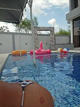 SAMY_AND_ARI - One girl show boobs in public
