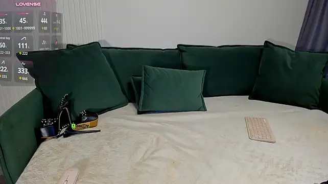 S0FlA - fingering hot ass <3