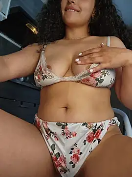 Lucy_Marin - BLOWJOB LICKING CHOCOLATEOF YOUR COCK🍫