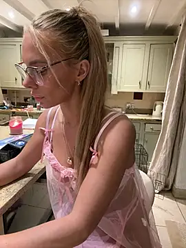 BellaGreenxo - Spank Ass in Doggy 5x