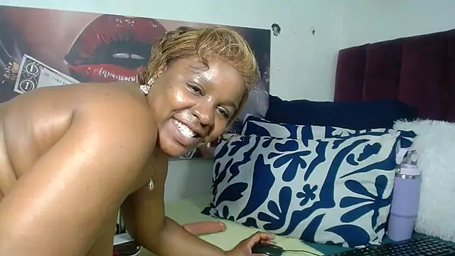 Juicy-luciey - Drill and dig my pussy squirt