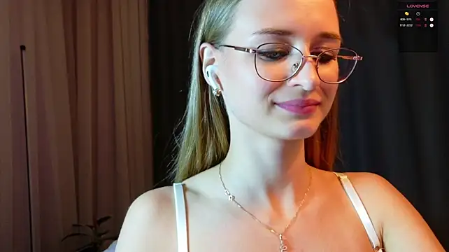 Tiffanyhunt - Can you help me cum here?