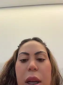 LariiHotWife - Plug no cuzinho