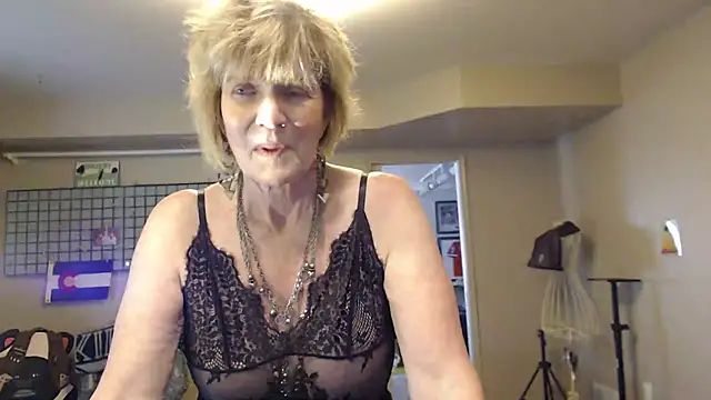 SindeeDix - naked with finger play