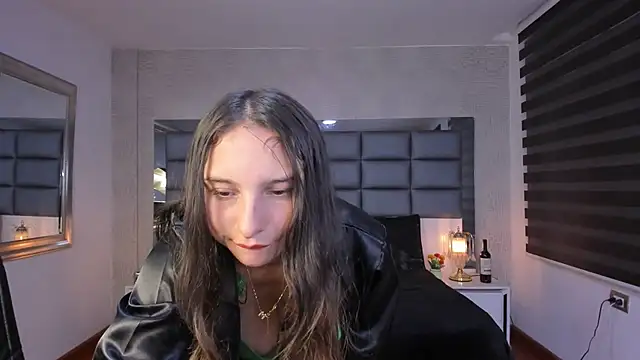Emilia_Jonnes - oil my tits