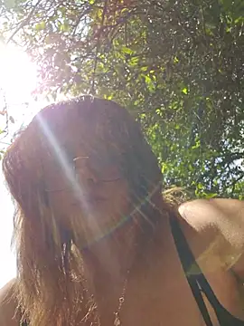 Amanita_25 - Clamps my tits ❤️