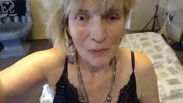 SindeeDix - naked with finger play