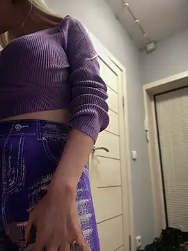 LaraHollywood - Oil on boobs 4 u+:gift:4LT