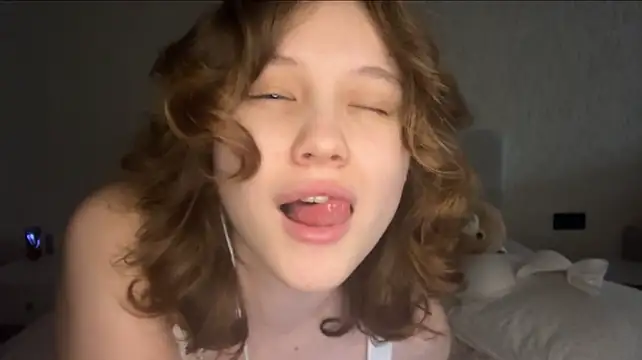 VivianLady - Make my boobs wet and nipps visible