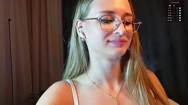 Tiffanyhunt - Can you help me cum here?