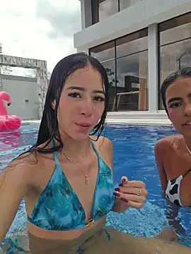 SAMY_AND_ARI - One girl show boobs in public