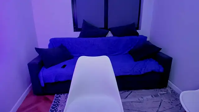 Mili_Kiss - 4 fingers in the pussy